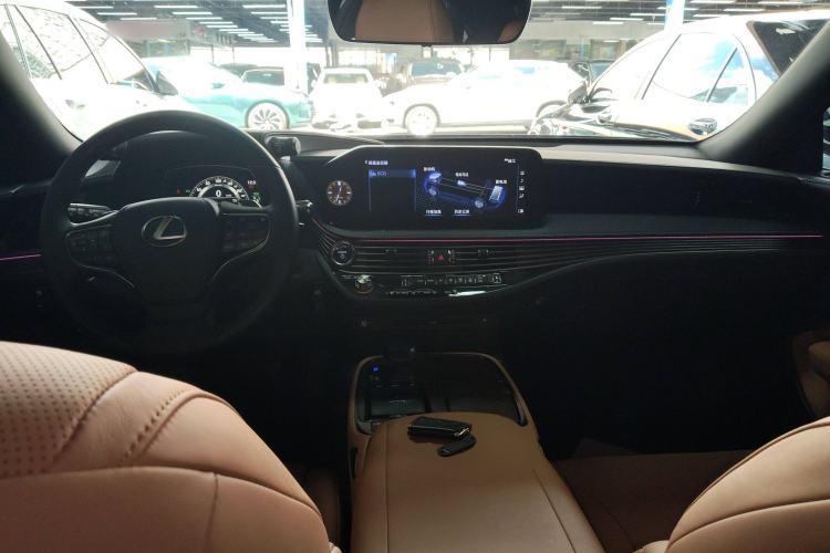 Used Lexus LS 2020 500h Excellence Edition China VI standard Center Console