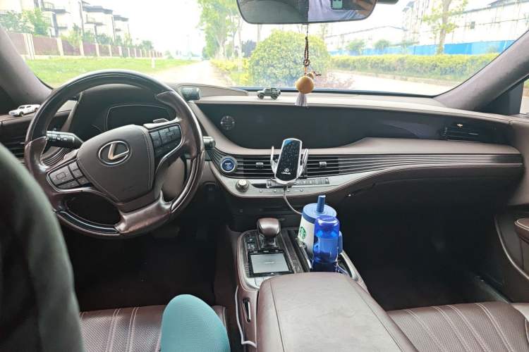 Used Lexus LS 2020 500h Luxury Edition China VI Standard Center Console