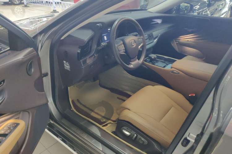 Used Lexus LS 2020 500h Excellence Edition China VI standard Driver Seat