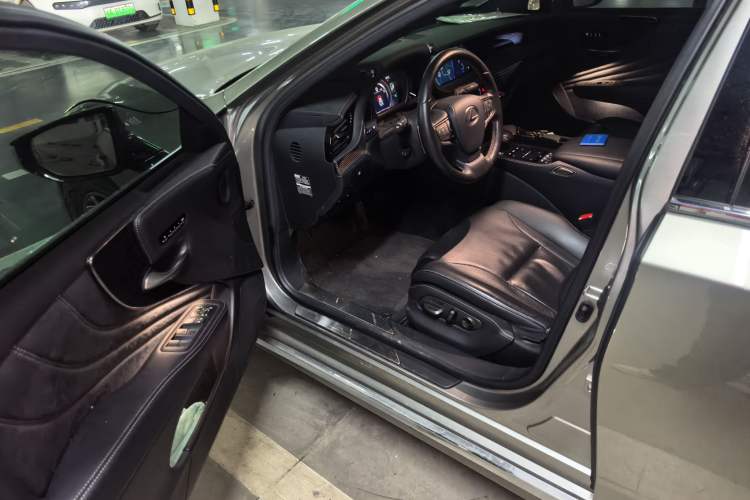 Used Lexus LS 2020 500h Excellence Edition China VI standard Driver Seat
