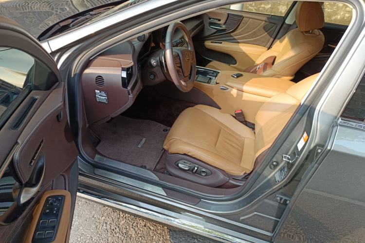 Used Lexus LS 2020 500h Excellence Edition China VI standard Driver Seat