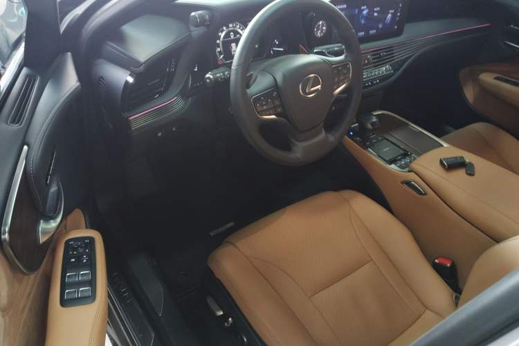 Used Lexus LS 2020 500h Excellence Edition China VI standard Driver Seat