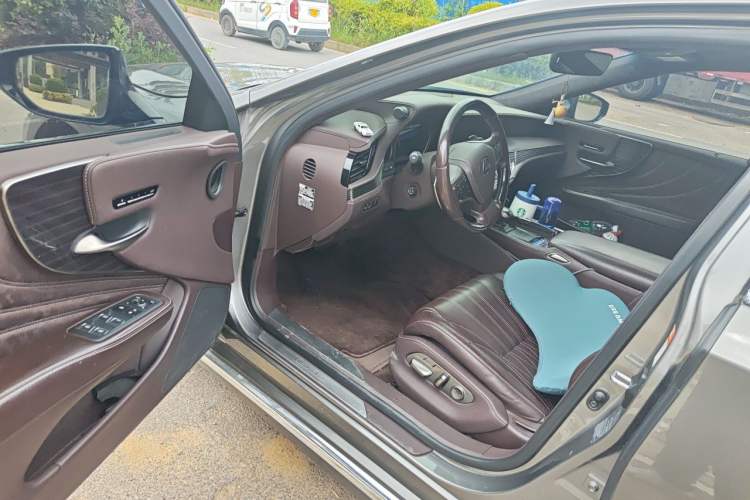Used Lexus LS 2020 500h Luxury Edition China VI Standard Driver Seat