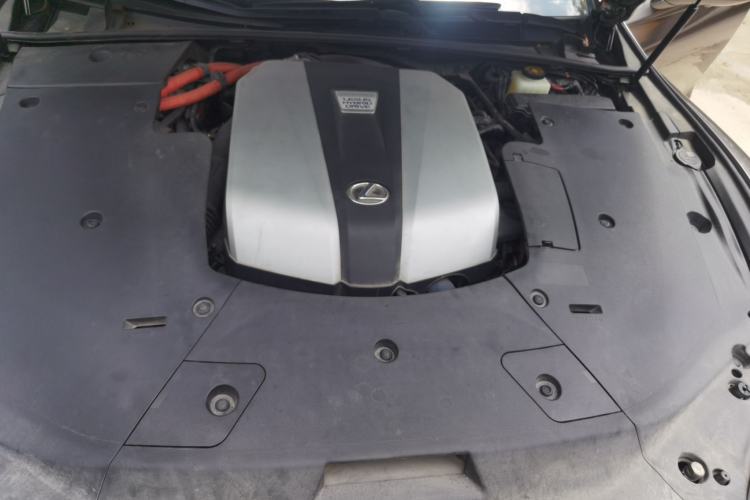 Used Lexus LS 2020 500h Executive Version China VI Standard Engine Bay