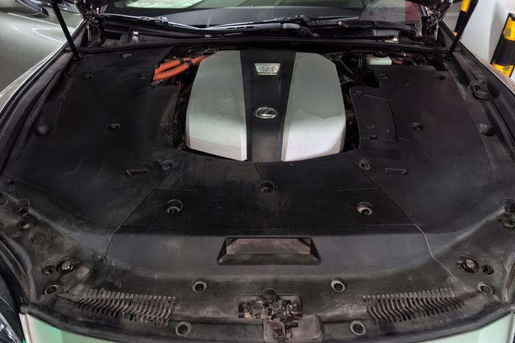 Used Lexus LS 2020 500h Excellence Edition China VI standard Engine Bay
