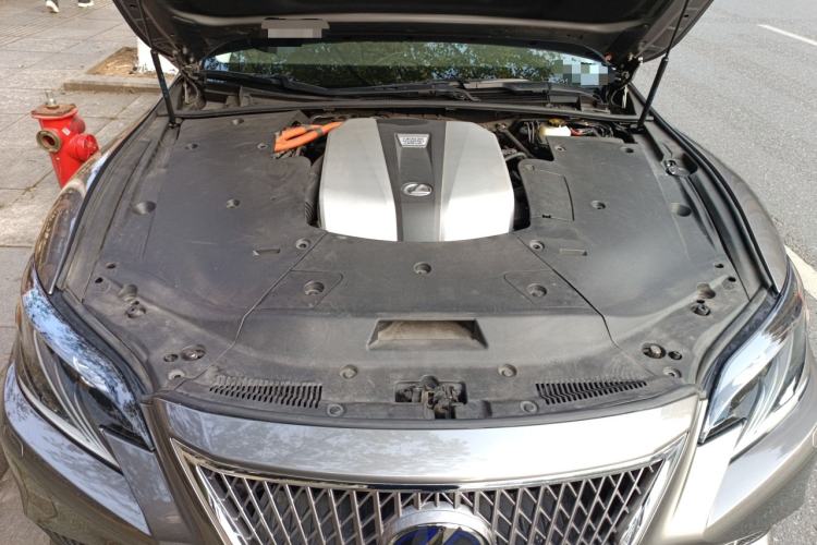 Used Lexus LS 2020 500h Excellence Edition China VI standard Engine Bay