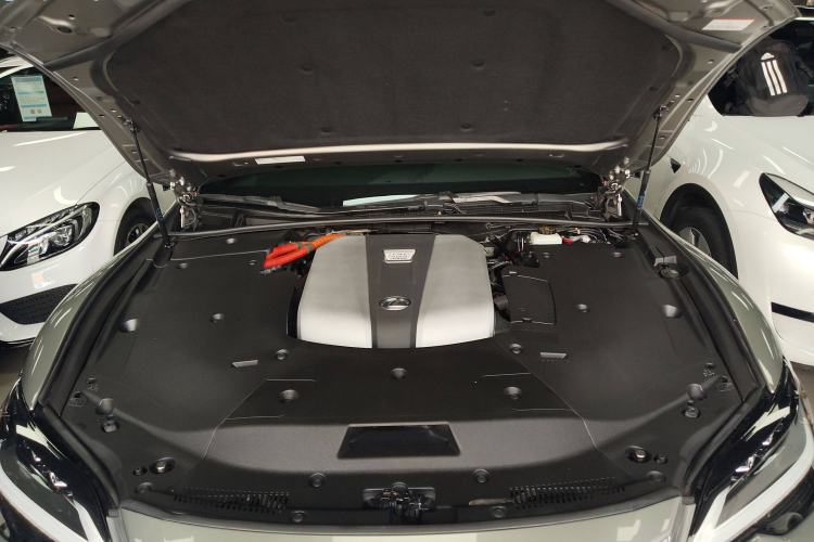 Used Lexus LS 2020 500h Excellence Edition China VI standard Engine Bay