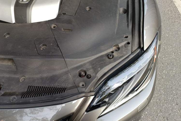 Used Lexus LS 2020 500h Excellence Edition China VI standard Engine Bay Left