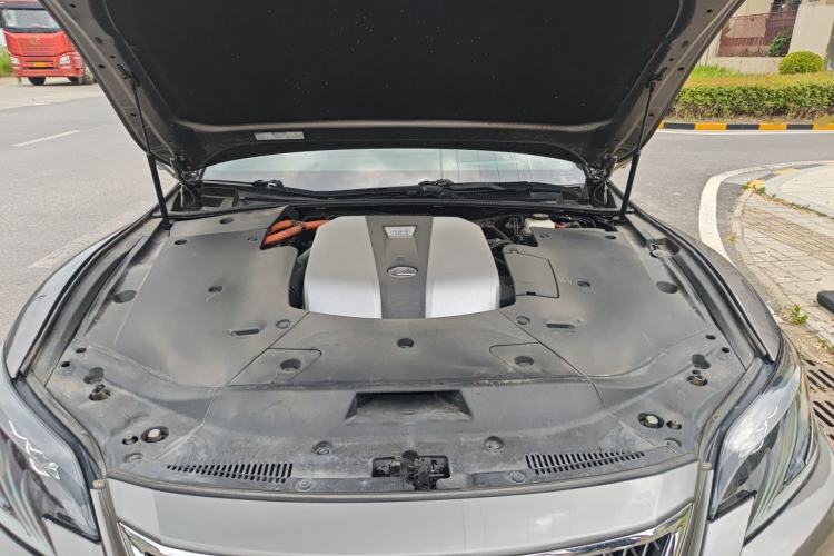 Used Lexus LS 2020 500h Luxury Edition China VI Standard Engine Bay