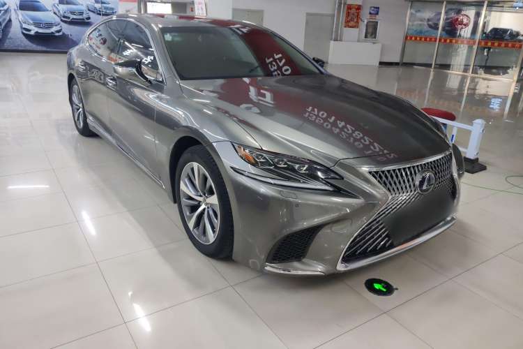 Used Lexus LS 2020 500h Excellence Edition China VI standard Front Right 45 Deg