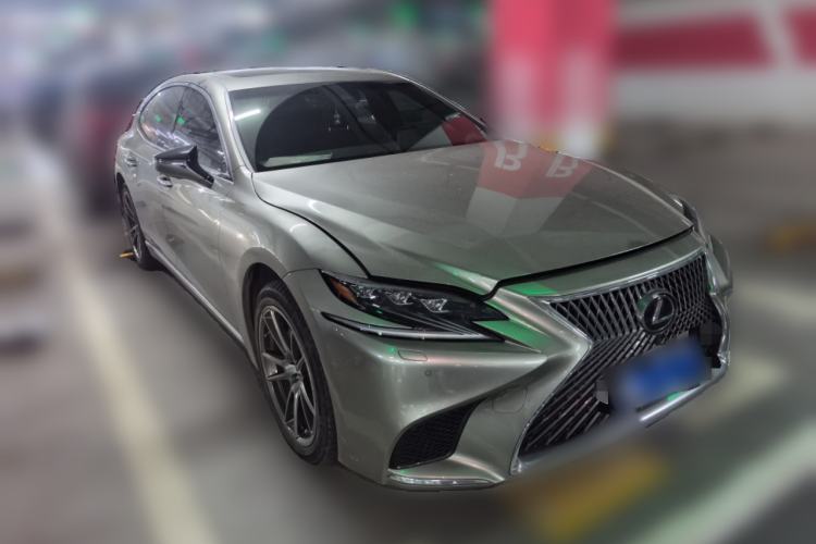 Used Lexus LS 2020 500h Excellence Edition China VI standard Front Right 45 Deg