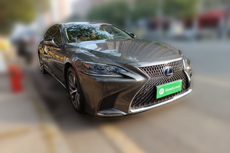 Used Lexus LS 2020 500h Excellence Edition China VI standard Front Right 45 Deg