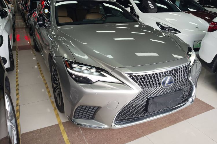 Used Lexus LS 2020 500h Excellence Edition China VI standard Front Right 45 Deg
