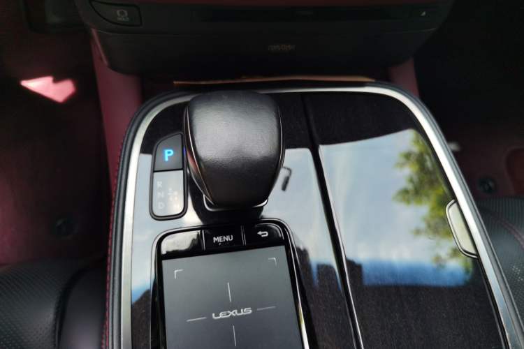 Used Lexus LS 2020 500h Executive Version China VI Standard Gear Lever