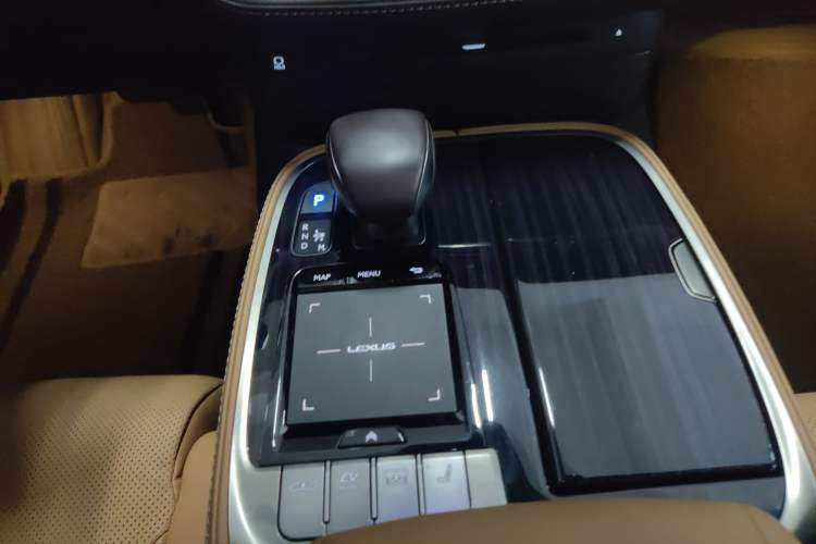 Used Lexus LS 2020 500h Excellence Edition China VI standard Gear Lever