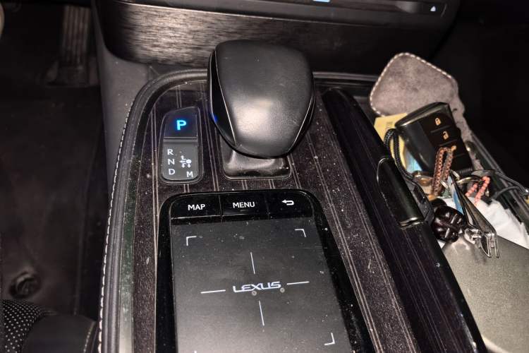 Used Lexus LS 2020 500h Excellence Edition China VI standard Gear Lever