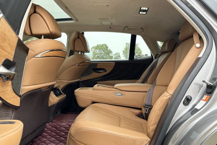 Used Lexus LS 2020 500h Luxury Edition China VI Standard Interior 2