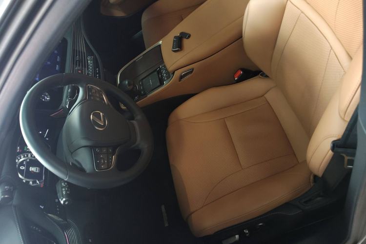 Used Lexus LS 2020 500h Excellence Edition China VI standard Left Front Seat