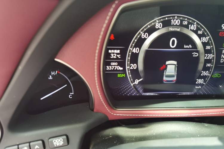 Used Lexus LS 2020 500h Executive Version China VI Standard Odometer Close Up