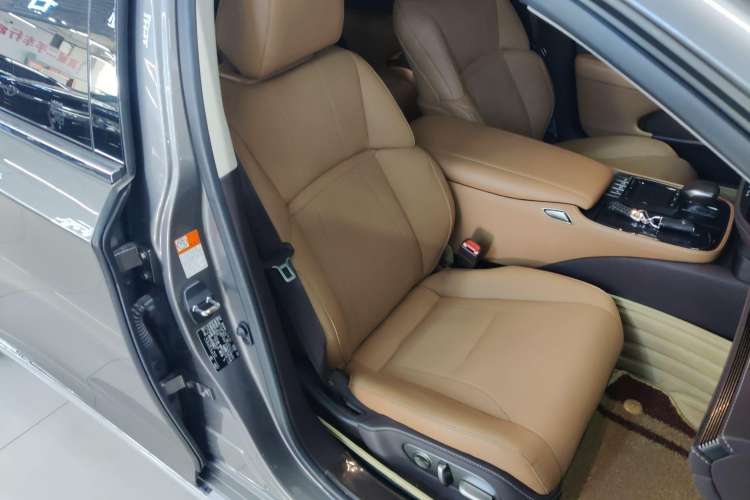 Used Lexus LS 2020 500h Excellence Edition China VI standard Right Front Seat