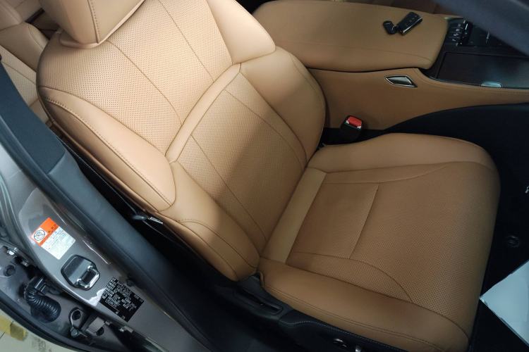 Used Lexus LS 2020 500h Excellence Edition China VI standard Right Front Seat