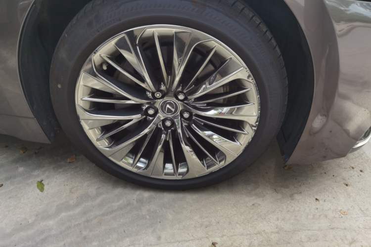 Used Lexus LS 2020 500h Executive Version China VI Standard Right Front Wheel Hub