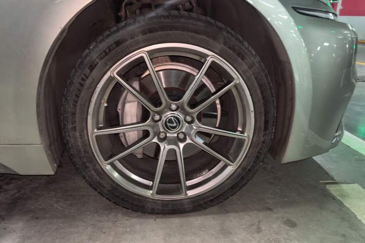 Used Lexus LS 2020 500h Excellence Edition China VI standard Right Front Wheel Hub