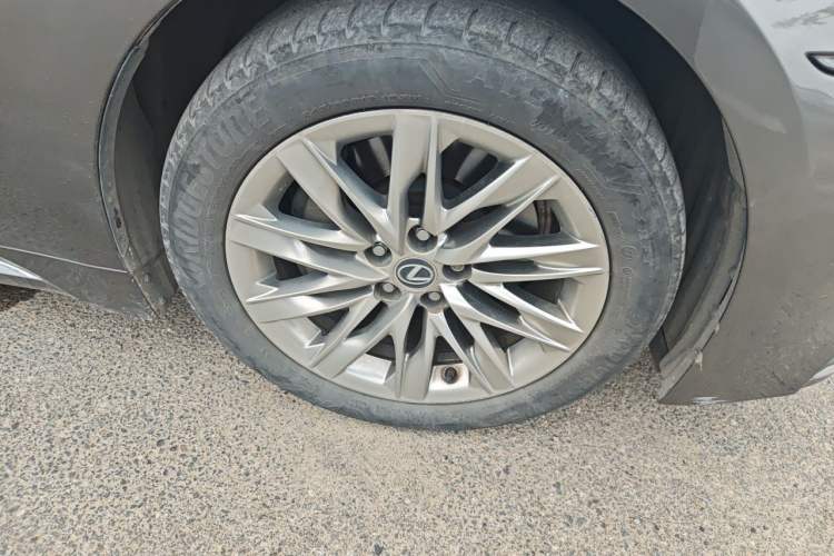 Used Lexus LS 2020 500h Luxury Edition China VI Standard Right Front Wheel Hub