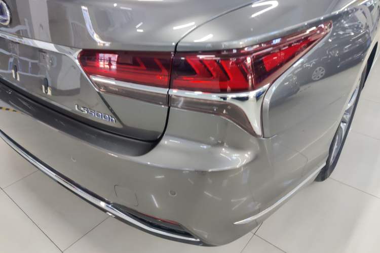 Used Lexus LS 2020 500h Excellence Edition China VI standard Right Rear Taillight