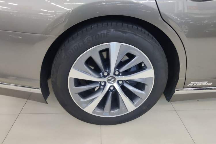 Used Lexus LS 2020 500h Excellence Edition China VI standard Right Rear Wheel Hub
