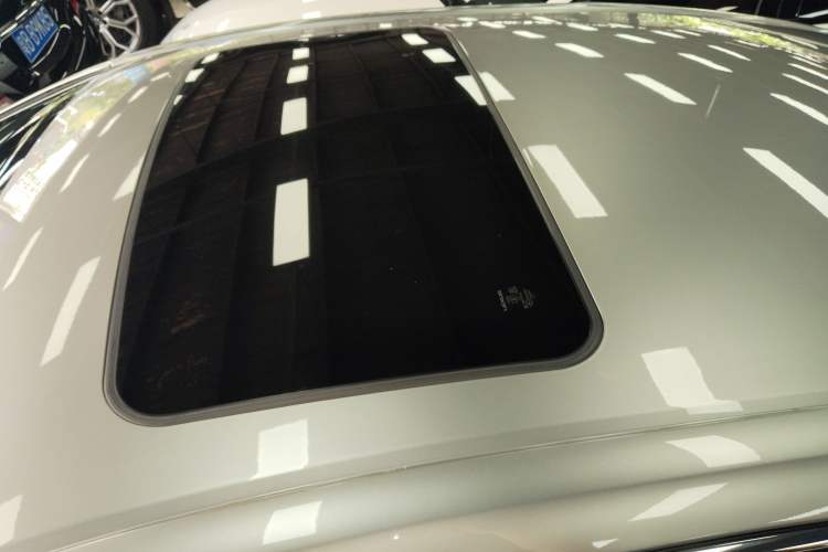 Used Lexus LS 2020 500h Excellence Edition China VI standard Roof
