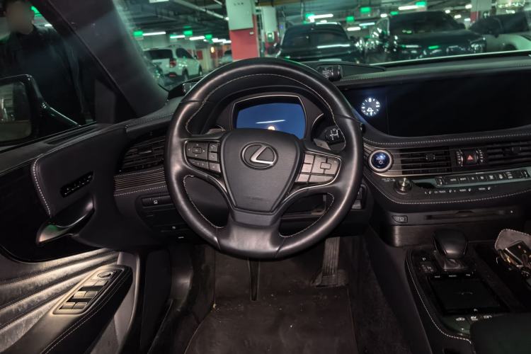 Used Lexus LS 2020 500h Excellence Edition China VI standard Steering Wheel