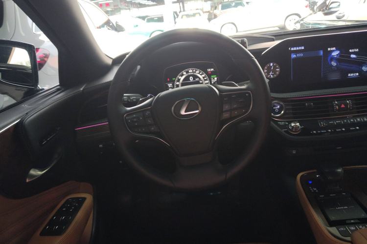 Used Lexus LS 2020 500h Excellence Edition China VI standard Steering Wheel