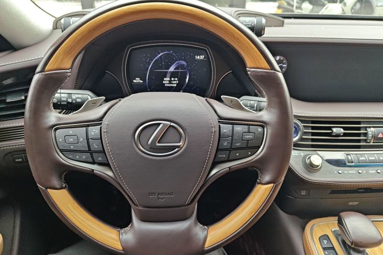 Used Lexus LS 2020 500h Luxury Edition China VI Standard Steering Wheel
