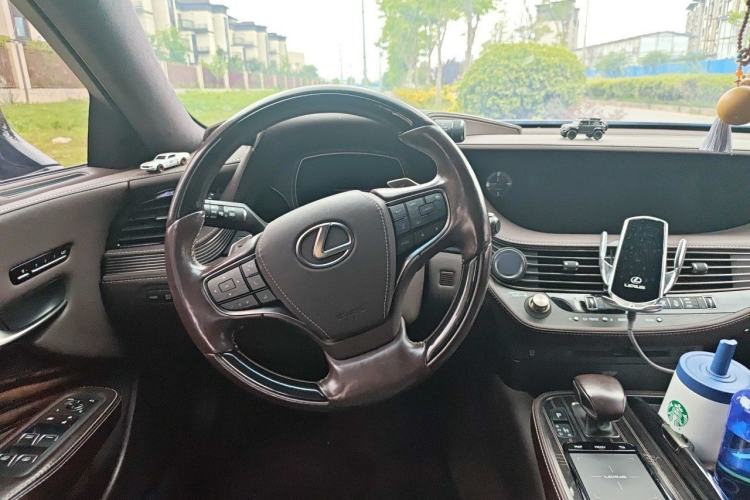 Used Lexus LS 2020 500h Luxury Edition China VI Standard Steering Wheel