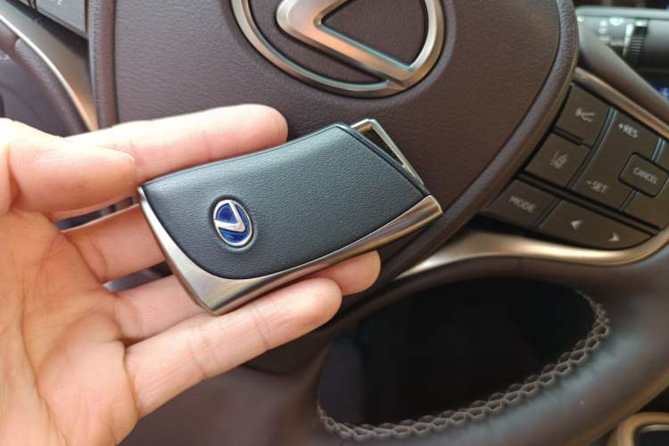 Used Lexus LS 2020 500h Excellence Edition China VI standard Vehicle Key