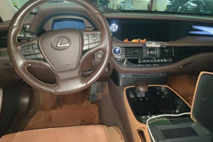 Used Lexus LS 2020 500h Excellence Edition China VI standard Center Console
