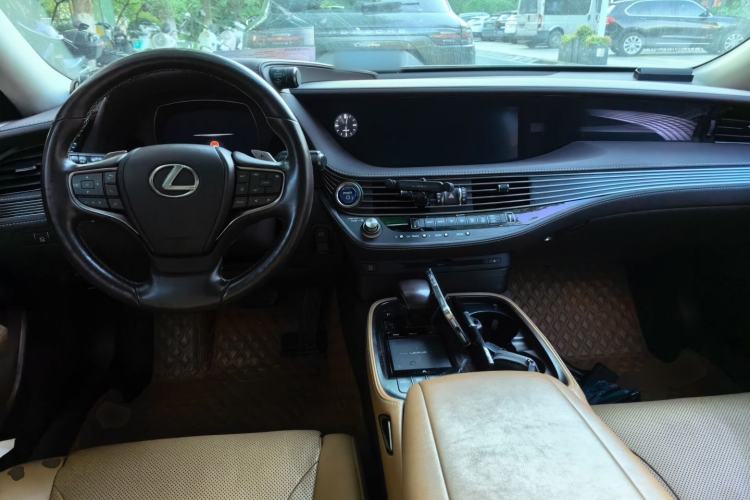 Used Lexus LS 2020 500h Excellence Edition China V Standard Center Console