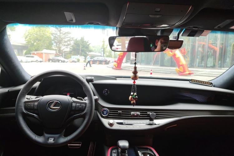 Used Lexus LS 2020 500h F SPORT China VI Center Console