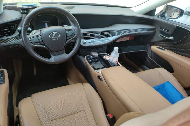 Used Lexus LS 2020 500h Excellence Edition China VI standard Center Console