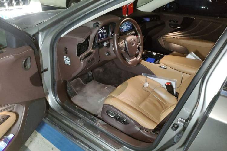Used Lexus LS 2020 500h Excellence Edition China VI standard Driver Seat
