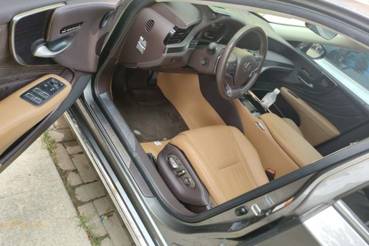 Used Lexus LS 2020 500h Excellence Edition China VI standard Driver Seat
