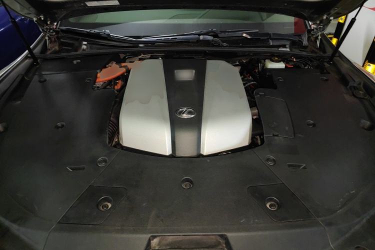 Used Lexus LS 2020 500h Excellence Edition China VI standard Engine Bay