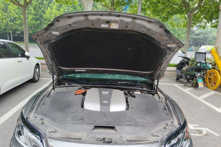 Used Lexus LS 2020 500h F SPORT China VI Engine Bay
