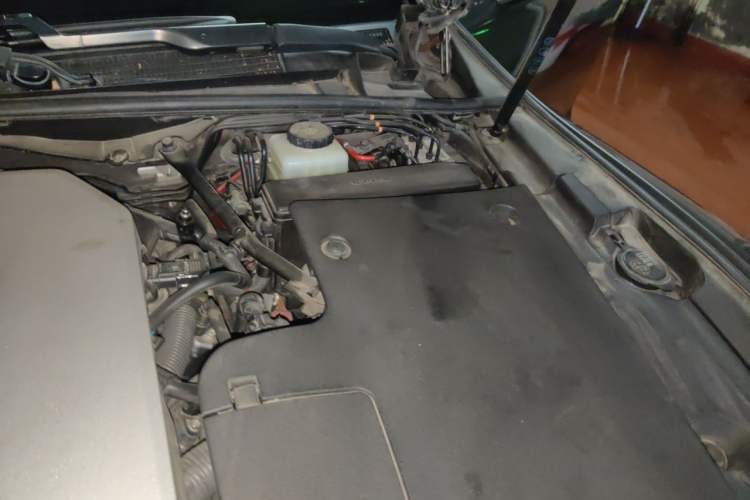 Used Lexus LS 2020 500h Excellence Edition China VI standard Engine Bay Left