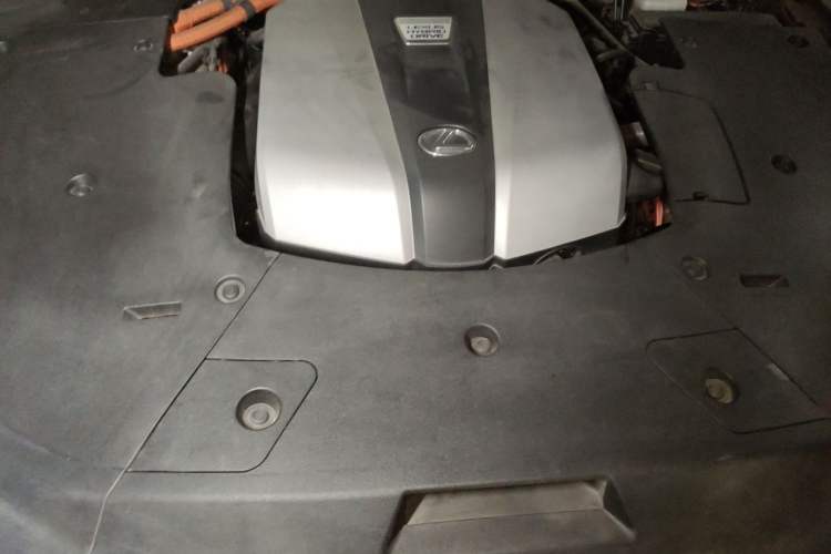 Used Lexus LS 2020 500h Excellence Edition China VI standard Engine Bay