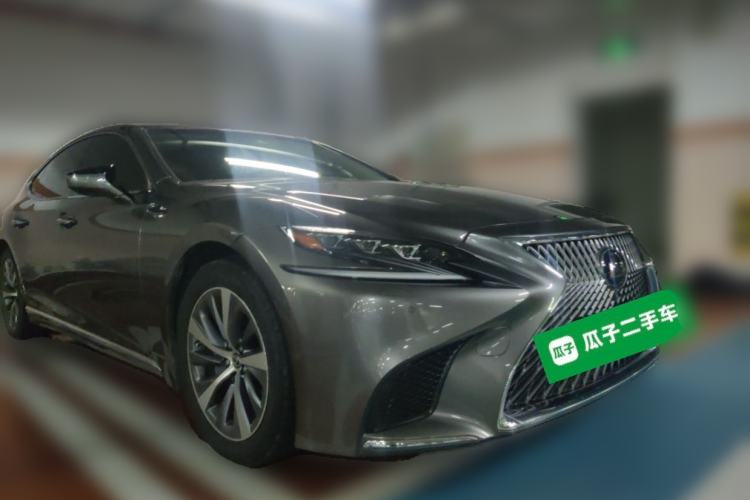 Used Lexus LS 2020 500h Excellence Edition China VI standard Front Right 45 Deg