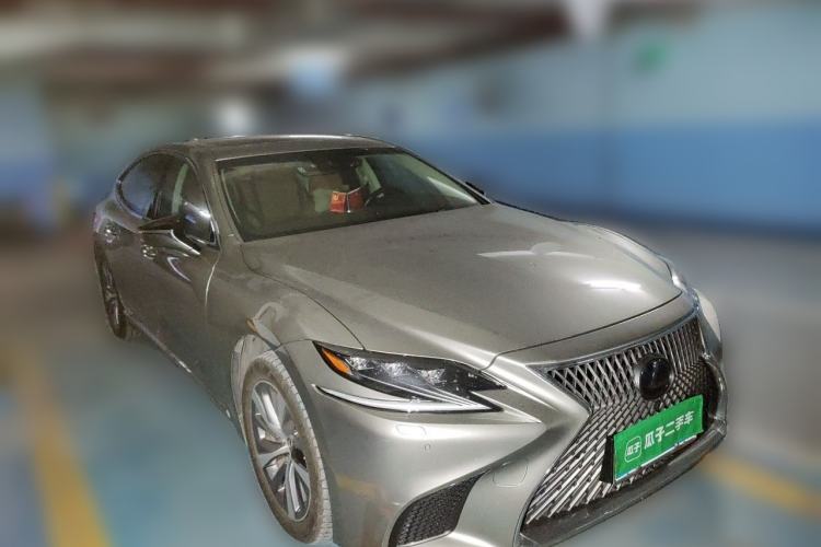 Used Lexus LS 2020 500h Excellence Edition China VI standard Front Right 45 Deg