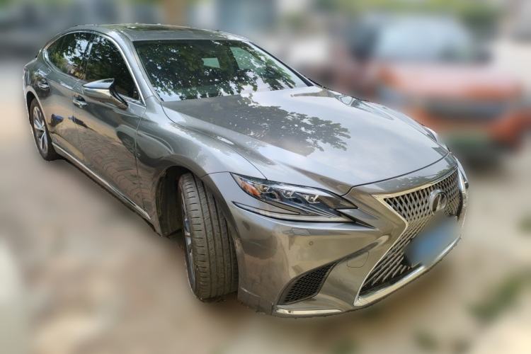 Used Lexus LS 2020 500h Excellence Edition China VI standard Front Right 45 Deg