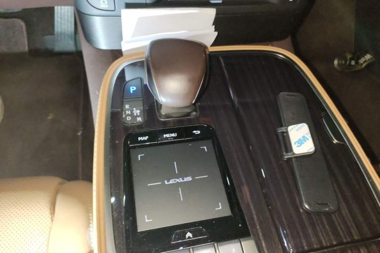 Used Lexus LS 2020 500h Excellence Edition China VI standard Gear Lever